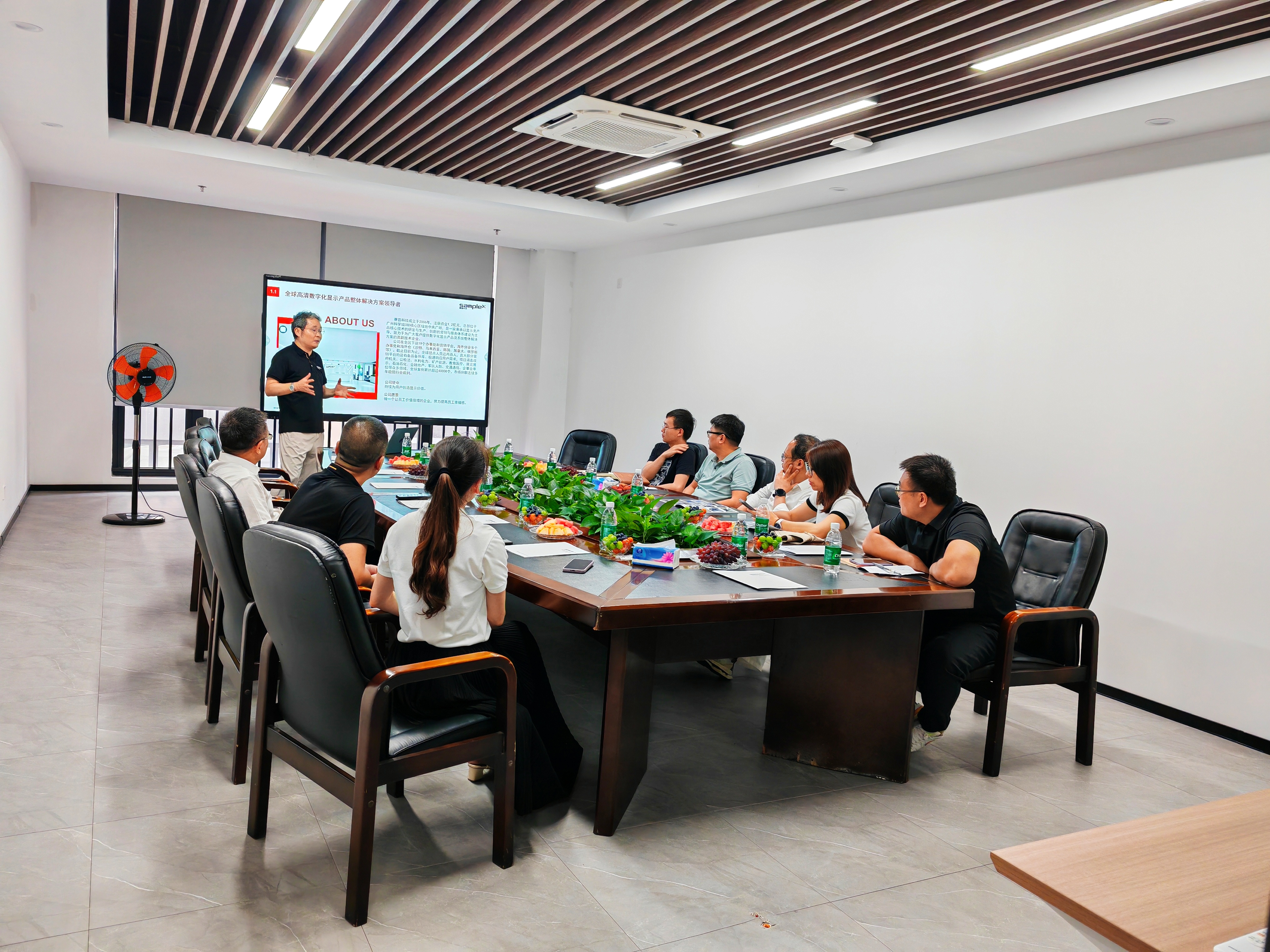 廣州增城區(qū)政府領導考察調研賽普科技：共推超薄顯示屏創(chuàng)新發(fā)展